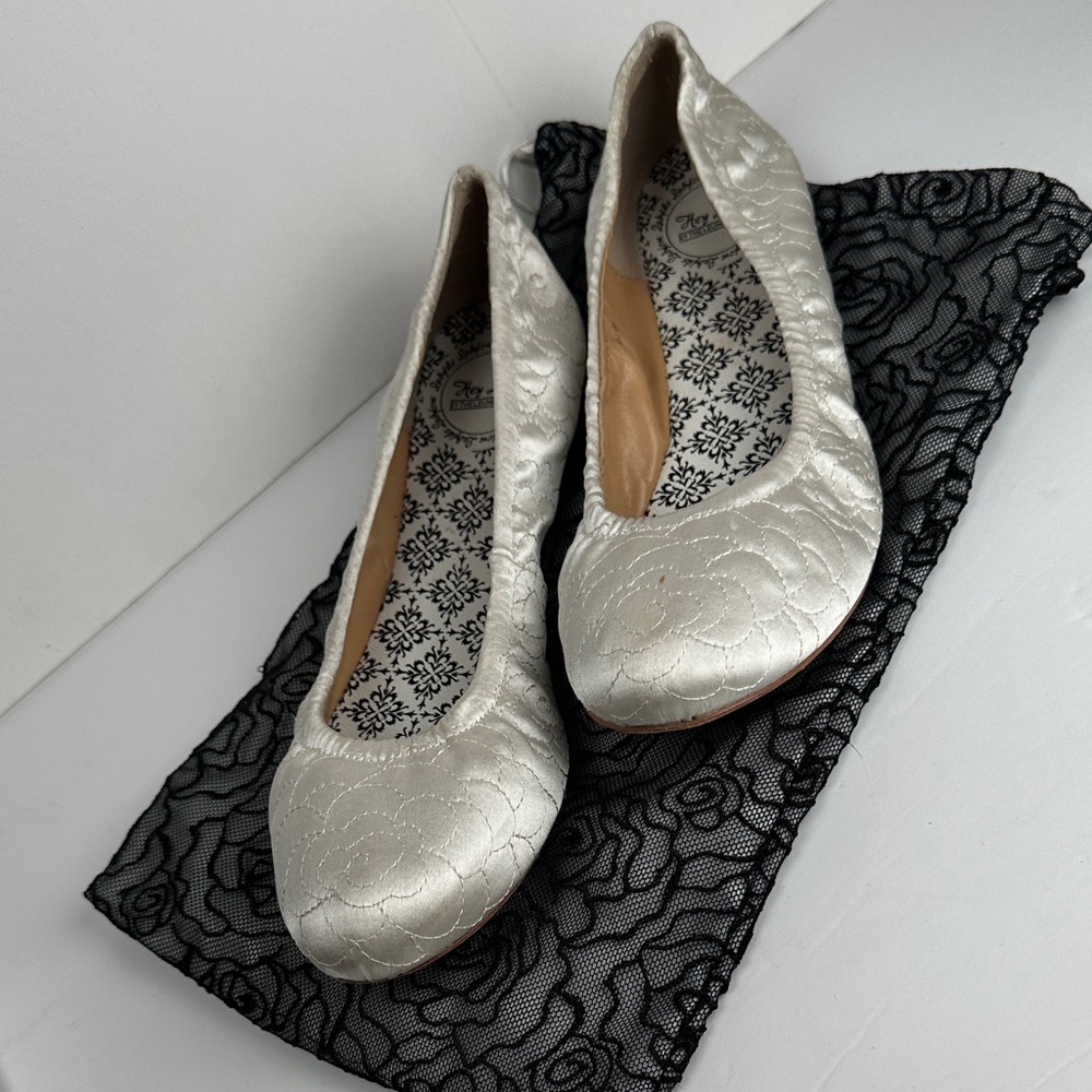 Hey Lady Smitten Foldable Ballet Flats Womens 7 White Satin Quilted Travel